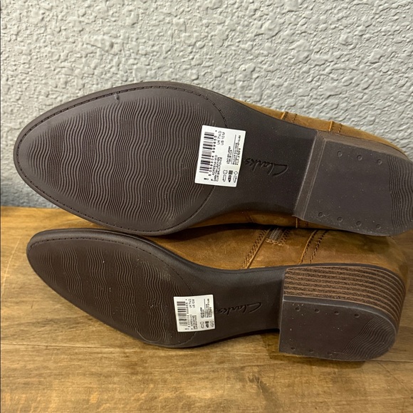 Clarks Women's Brown Leather Ankle Booties size 10 New in Box - Picture 6 of 7